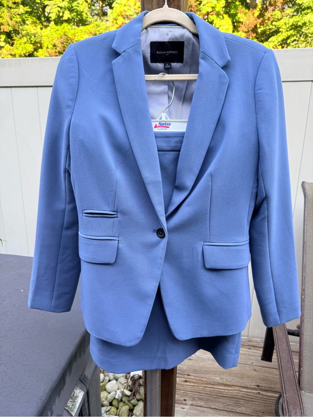 Banana Republic Women's Blue Tailored Blazer and skirt set, size 6